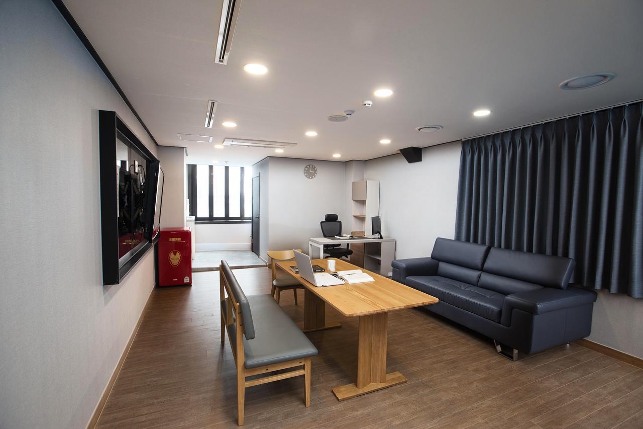 Cinema House Hotel In Busan Exterior photo